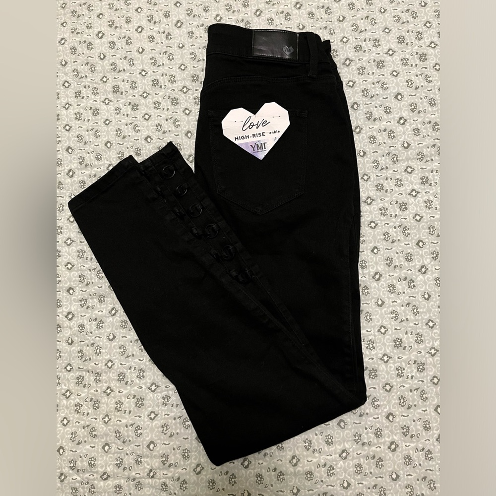 NWT Women's Black High-Rise Skinny Jeans Size 11 with Ankle Embellishment.